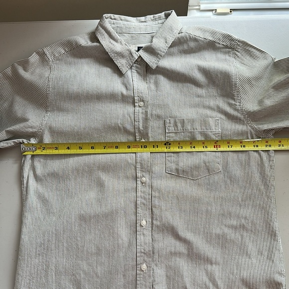 Universal Thread women’s Black and White Pinstripe Button Down Shirt - Picture 6 of 13